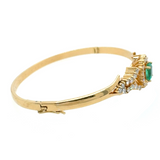 Side profile of 1.50 carat emerald bangle – modern and timeless bracelet design by HGM Jewelry New Orleans