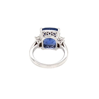GIA certified Ceylon sapphire ring close-up – 9.80 carats of New Orleans elegance