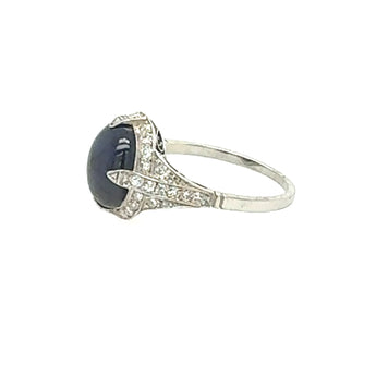 Art Deco sapphire and diamond ring in platinum – perfect for collectors in New Orleans